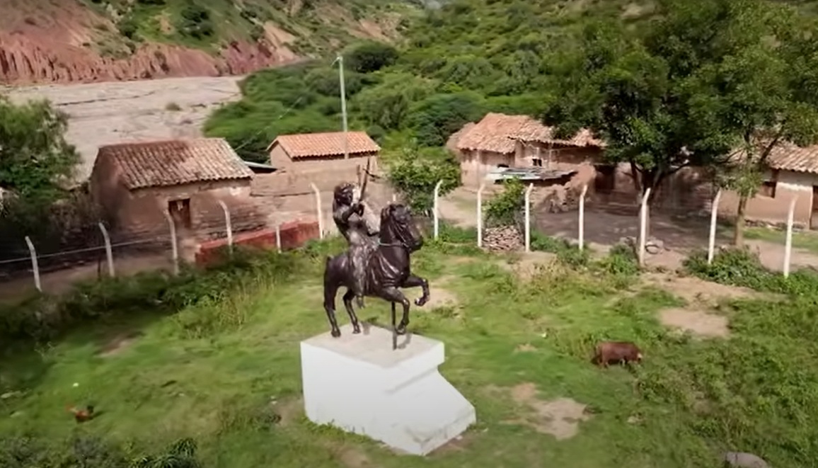 juana Azurduy monumento Tarica 02